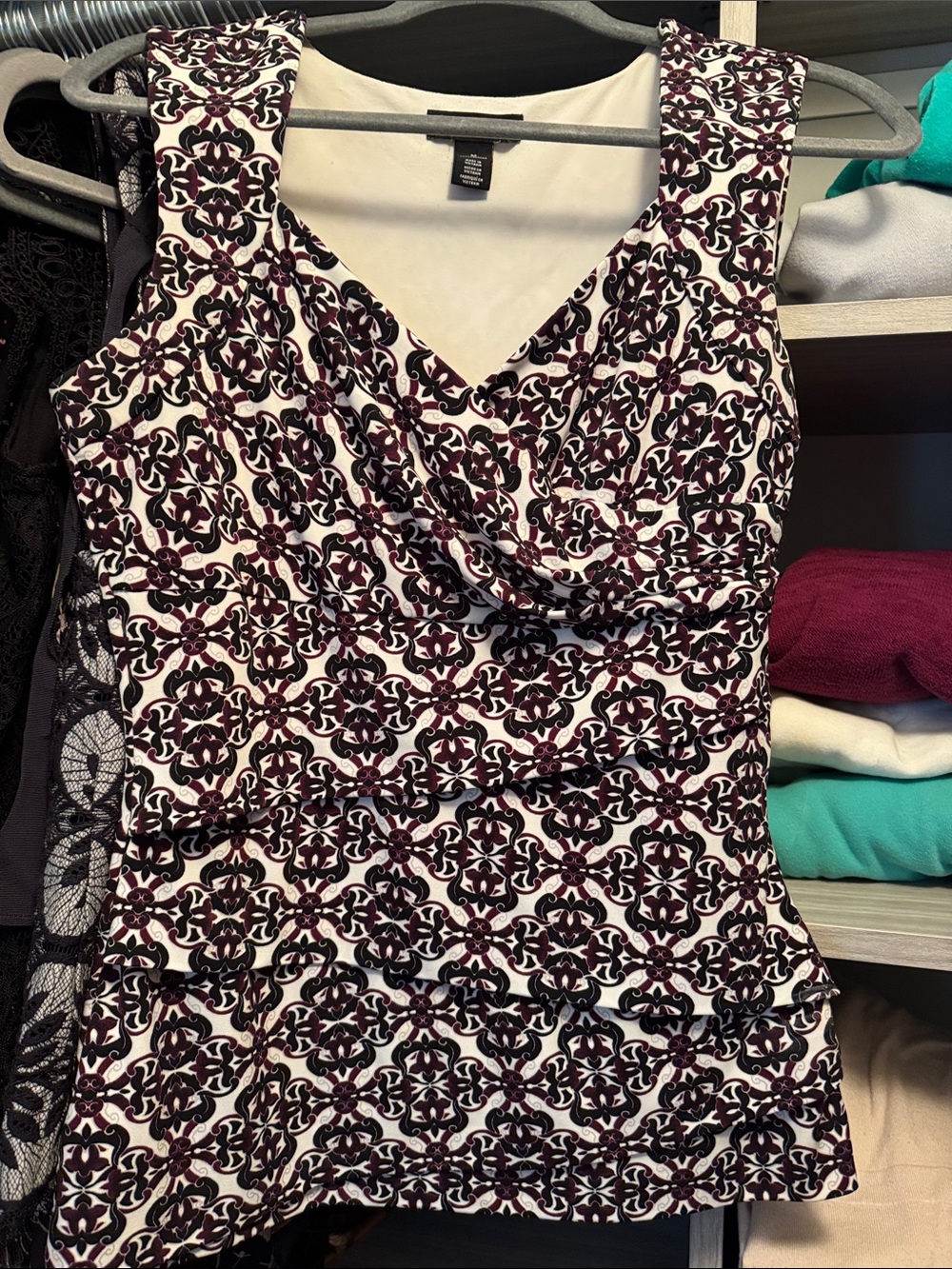 White House Black Market Black, White and Burgundy Sleeveless Printed V-Neck Top